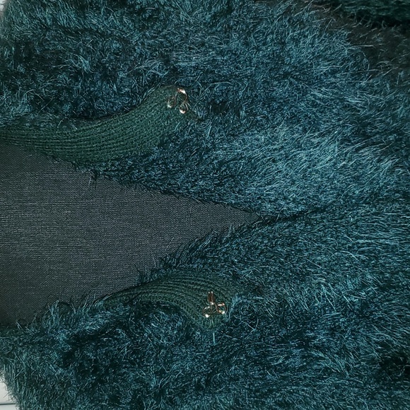Dark green fuzzy cardigan 😍 - Picture 3 of 6